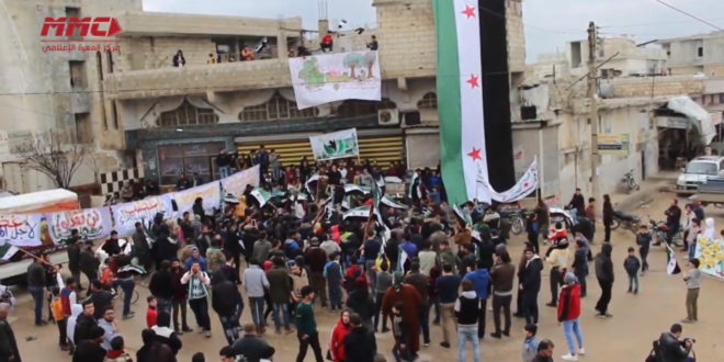 مظاهرة أهالي مدينة بنش في أحياء الذكرى الثامنة للثورة السورية