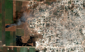 صورة أقمار صناعية تُظهر الدخان الناجم عن الحرائق والدمار في الهبيط محافظة إدلب